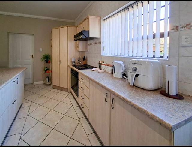 3 BEDROOM TOWNHOUSE FOR SALE IN HEATHER PARK